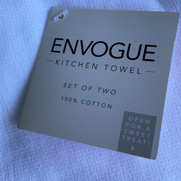 Macaroon Cookie Dessert Creation Baking Kit + Themed Kitchen Towels Set NWT - Picture 4 of 5